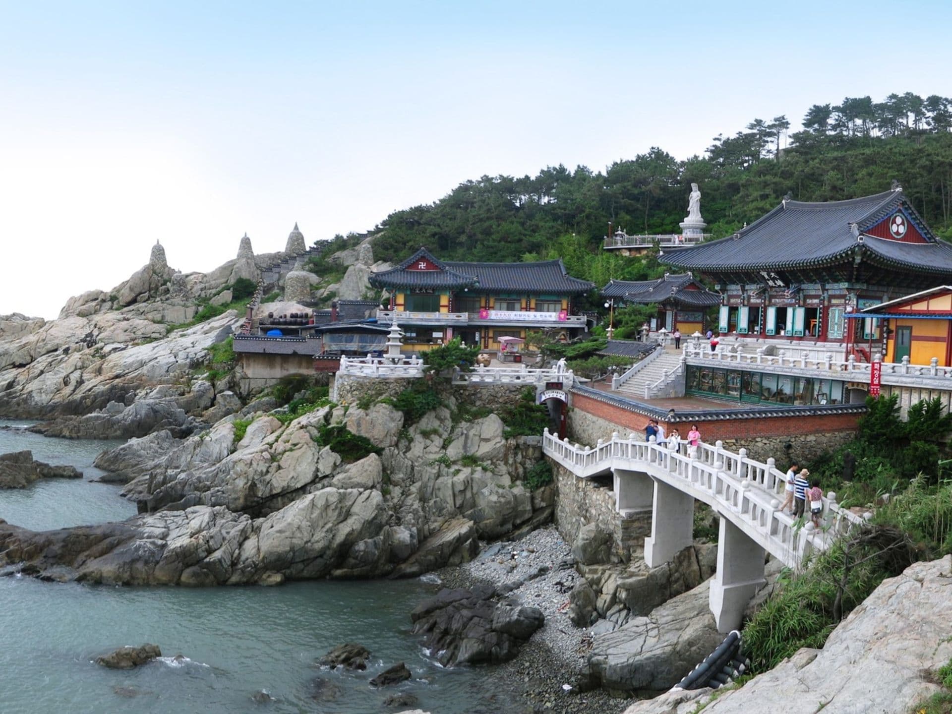 Entdecke den Haedong Yonggungsa – Koreas spektakulärer Küstentempel
