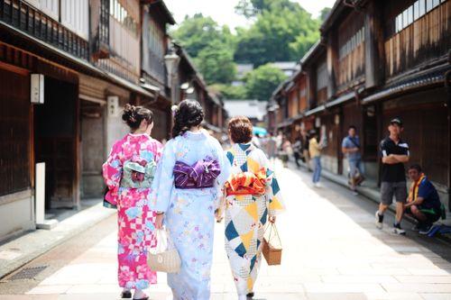Kimono & Higashi Chaya