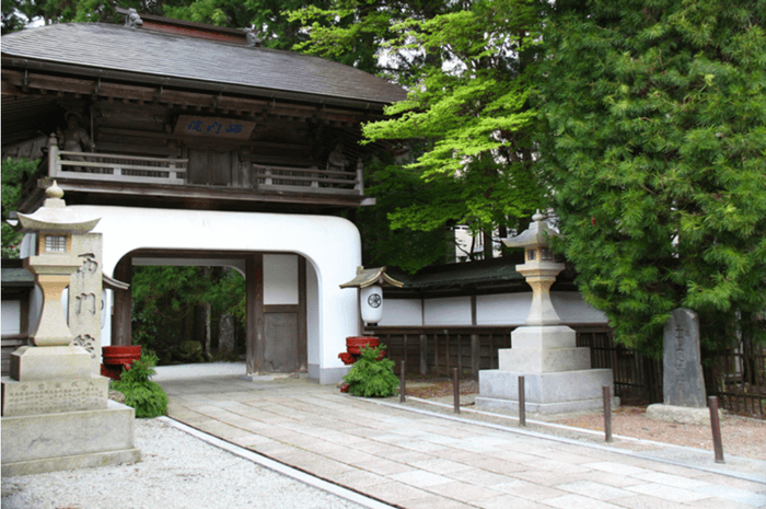 Saimon in Temple  Pilgrim s Lodging  Entrance