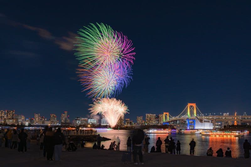 Tokio Rainbowbridge Hanabi Feuerwerk Obon